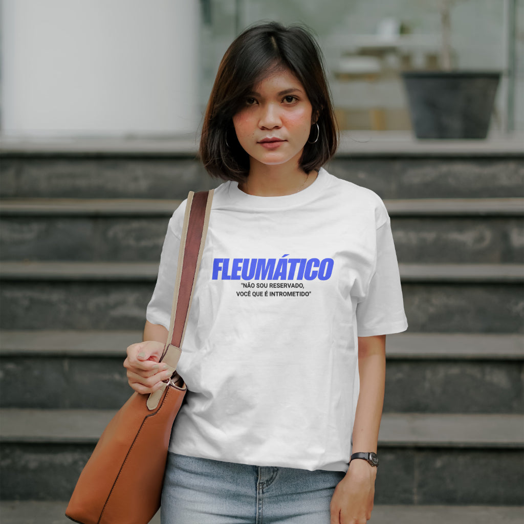 CAMISETA T-SHIRT FEMININA - FRASE FLEUMÁTICO COLLEGE