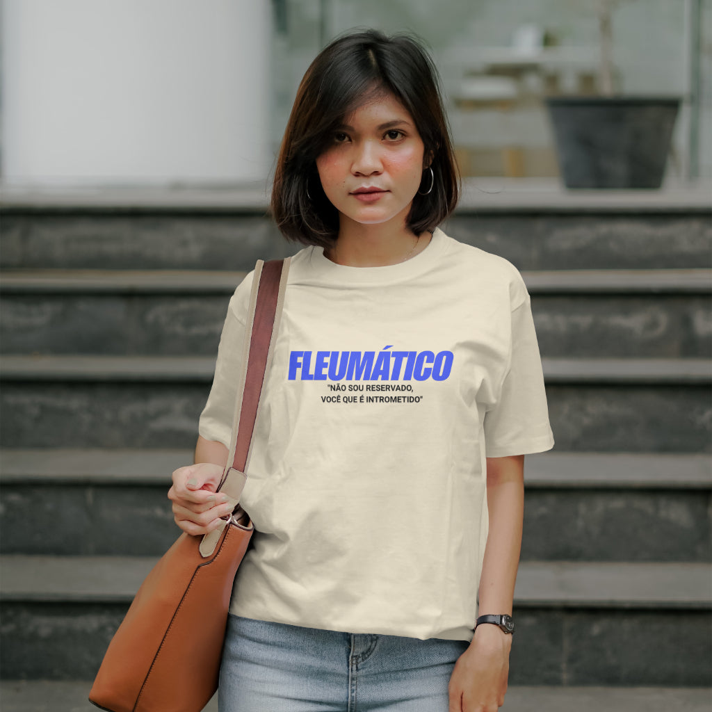 CAMISETA T-SHIRT FEMININA - FRASE FLEUMÁTICO COLLEGE