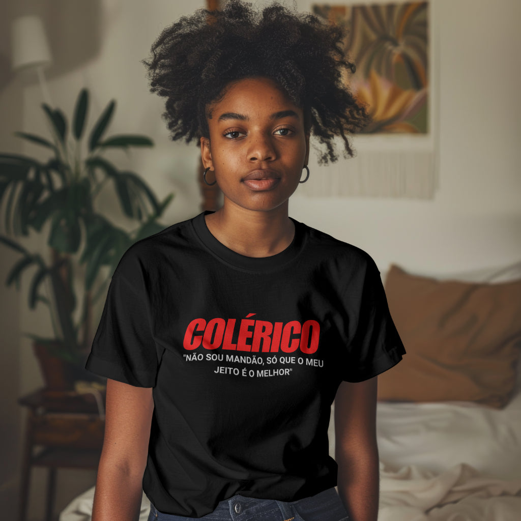 CAMISETA T-SHIRT FEMININA - FRASE COLÉRICO COLLEGE