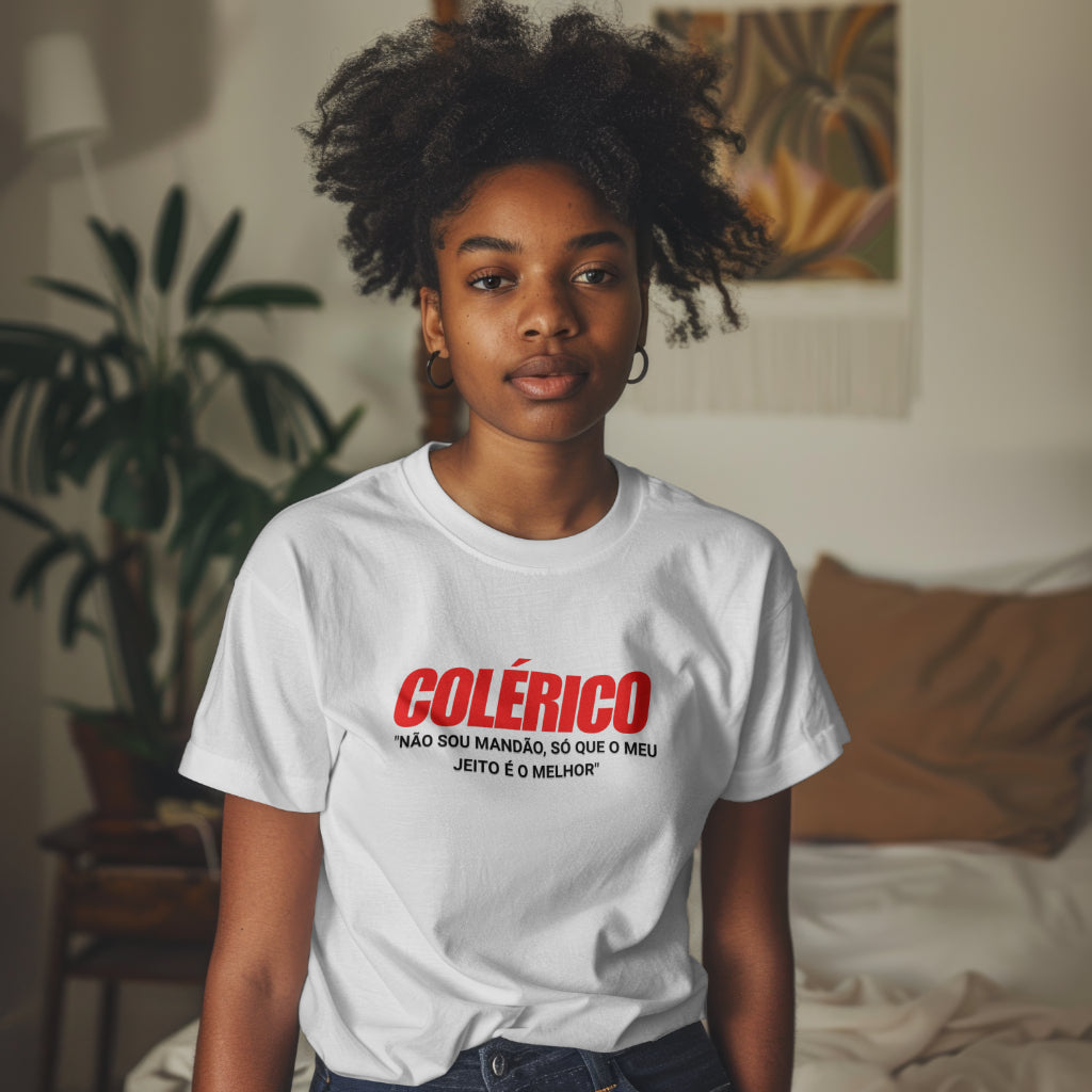 CAMISETA T-SHIRT FEMININA - FRASE COLÉRICO COLLEGE