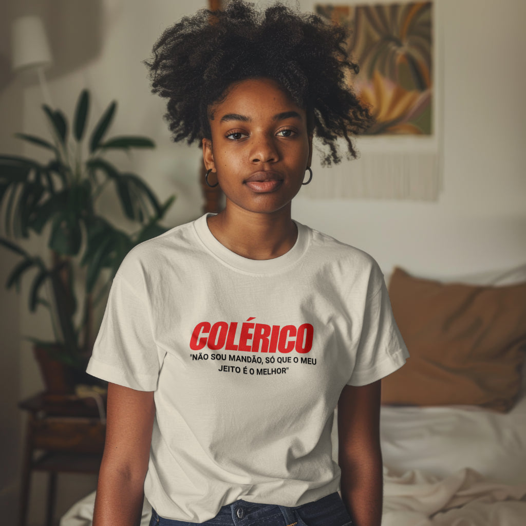 CAMISETA T-SHIRT FEMININA - FRASE COLÉRICO COLLEGE